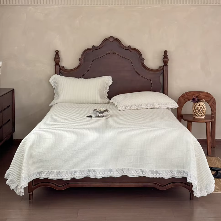 Bedrukt dekbed met kantstof